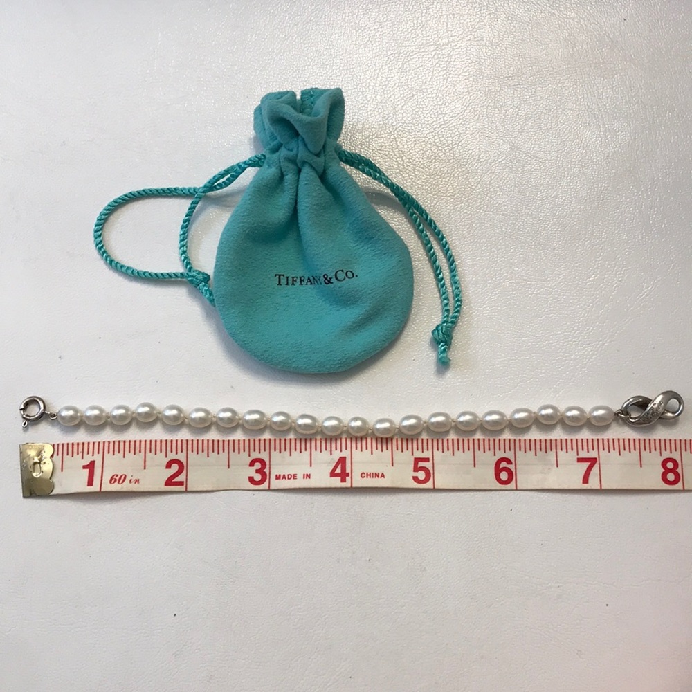 Tiffany & Co. Pearl and 925 SS Infinity Bracelet. - Picture 5 of 7